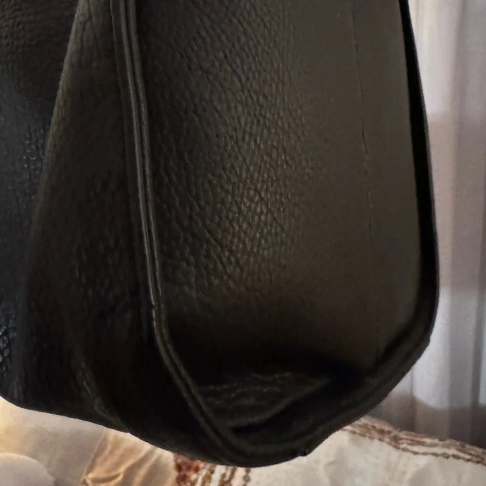 Balenciaga tube round bag in black leather - Picture 6 of 13